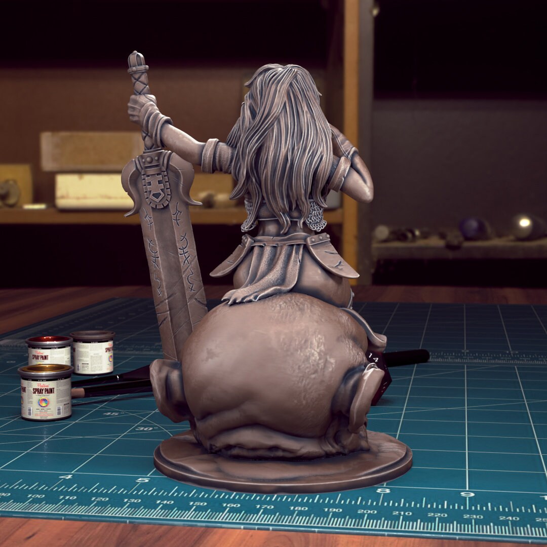 Beatrix the Barbarian Pin Up Statue & Miniature | TytanTroll Miniatures